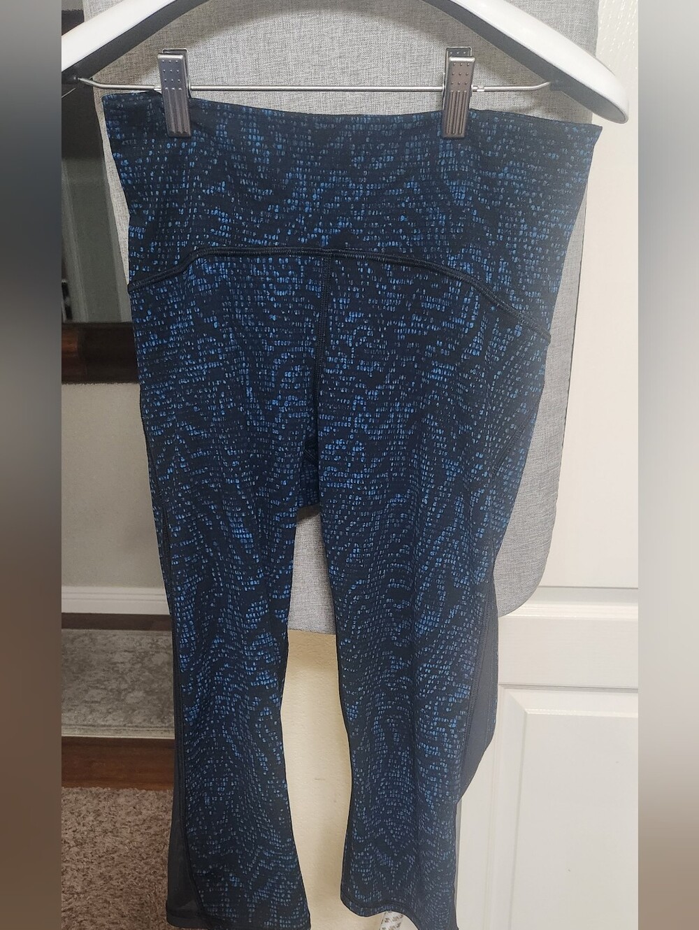 Lululemon Train Time Crop Blue/Black Size 6 Excellent Condition